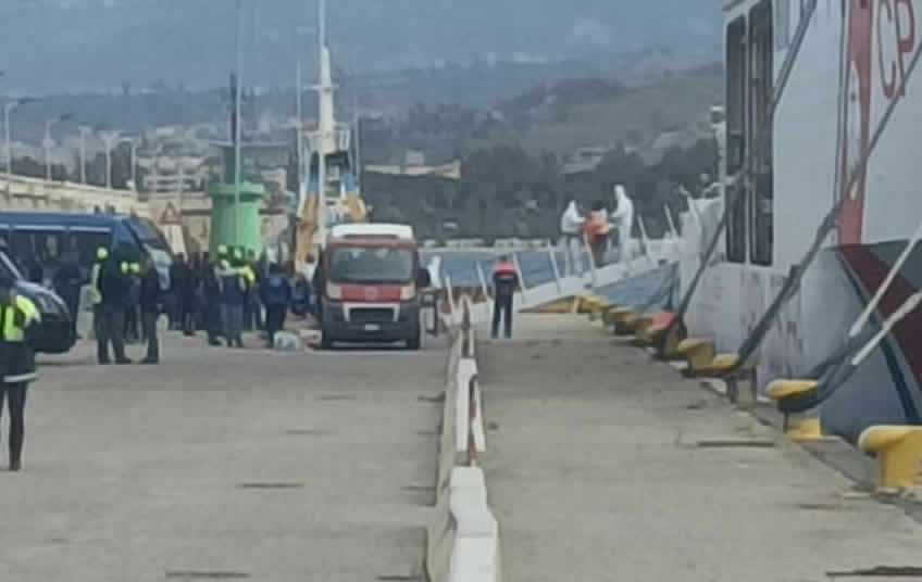 Arriva in Calabria nave Diciotti con 589 migranti: a bordo donne, famiglie e bambini